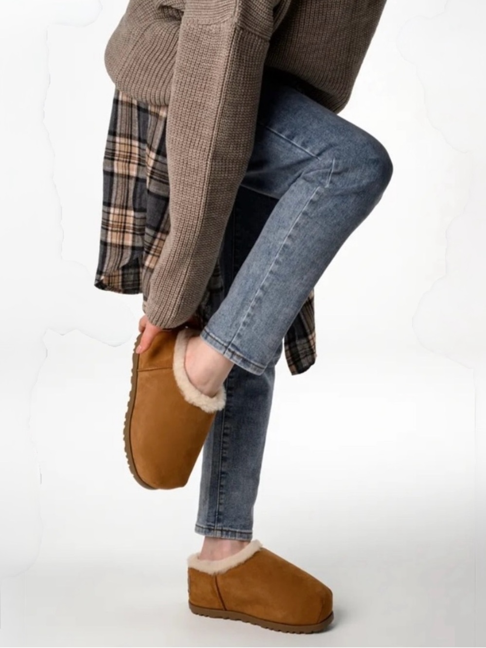 UGG
Pumped slippers Chestnut women size 9 gently used